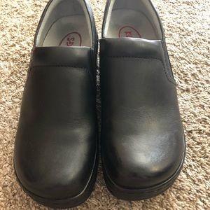 Women’s Klogs Slip-Resistant Black Shoes, 8.5